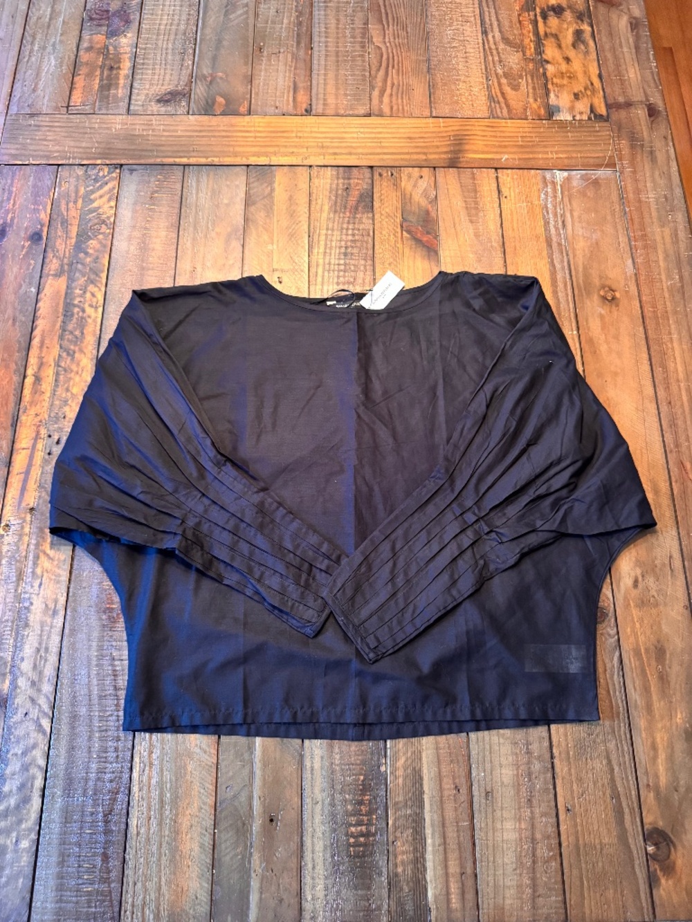 Banana Republic Black Dolman-Sleeve Top. Pintucked Sleeves. New. Size X-Small